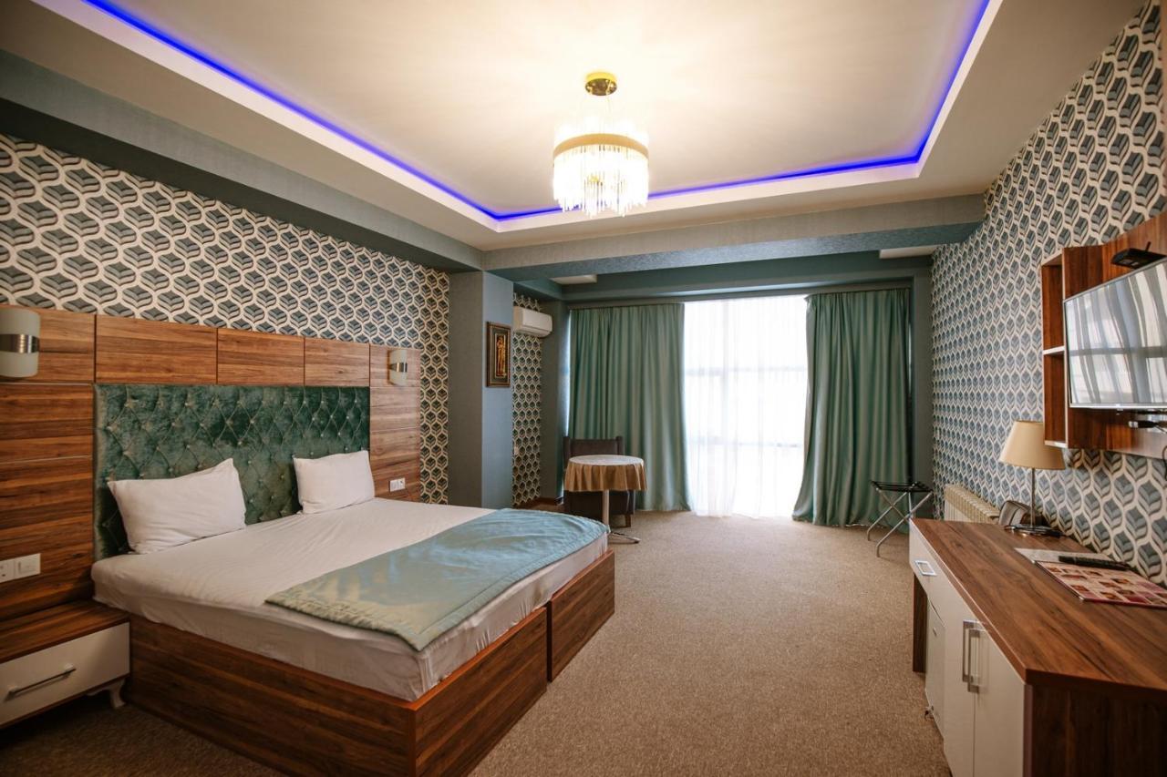 Royal Sapphire Boutique * Baku